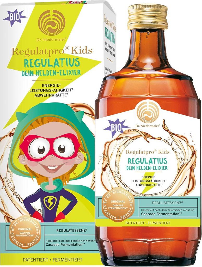 Regulatpro® Kids ist ein wertvolles Produkt, das speziell für die Unterstützung des Immunsystems von Kindern entwickelt wurde. Es enthält natürliche Inhaltsstoffe wie Vitamin C aus der Acerola-Kirsche, die das Immunsystem stärken und die Leistungsfähigkeit fördern. Gerade in den jüngeren Jahren sind Kinder besonders anfällig für Krankheiten, und eine gezielte Immununterstützung ist daher wichtig, um sie gesund und vital zu halten. Die patentierte Kaskadenfermentation hilft dabei, die natürliche Verdauungskaskade im Körper nachzuahmen und so die Nährstoffe optimal zu verwerten.

Dieses Produkt ist zudem 100% biologisch, frei von Zuckerzusätzen, Gluten, Laktose und Fruktose, was es zu einer idealen Wahl für Kinder mit spezifischen diätetischen Bedürfnissen macht. Da es auf pflanzlicher Basis hergestellt wird und keine unnötigen Zusatzstoffe enthält, ist es eine sichere und natürliche Option zur täglichen Stärkung des Immunsystems.