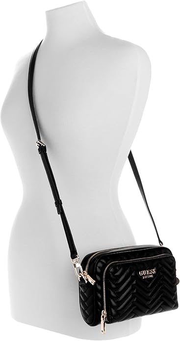 Schicke GUESS Anning Kamera Crossbody für stilbewusste Damen!-Die Welt der Mode ist ständig im Wandel, doch es gibt Accessoires, die zeitlos bleiben und dennoch modern wirken. Die GUESS Anning Kamera Crossbody ist genau so ein Teil! Diese Tasche vereint Stil und Funktionalität auf eine fabelhafte Art und Weise. Egal, ob für den Stadtbummel, den Abend mit Freunden oder das erste Date – mit der GUESS Anning Kamera Crossbody bist du immer perfekt ausgestattet. Lass uns gemeinsam in die Welt dieses bezaubernden Accessoires eintauchen!

Stilvoller Begleiter: Die GUESS Anning Kamera Crossbody!

Die GUESS Anning Kamera Crossbody ist nicht nur ein weiteres Modeaccessoire. Sie ist ein Statement! Mit ihrem eleganten, minimalistischen Design und den hochwertigen Materialien zieht sie alle Blicke auf sich. Die Tasche ist in verschiedenen Farben erhältlich, sodass du die perfekte Wahl für deinen persönlichen Stil treffen kannst. Egal, ob du dich für ein klassisches Schwarz, ein sanftes Beige oder einen mutigen Farbton entscheidest – du bist immer im Trend.

Neben dem ansprechenden Äußeren überzeugt die GUESS Anning Kamera Crossbody auch mit durchdachten Details. Die goldenen Akzente und die stilvolle Logoplatte verleihen der Tasche einen Hauch von Glamour. So kannst du sicher sein, dass du nicht nur gut aussiehst, sondern auch die Blicke anderer Damen auf dich ziehst, die nach dem perfekten Begleiter suchen. Diese Tasche ist wie ein kleines Kunstwerk, das jedem Outfit das gewisse Etwas verleiht.

Die praktische Crossbody-Funktion ist ein weiteres Highlight dieser Tasche. Sie lässt sich bequem über die Schulter tragen und sorgt dafür, dass du die Hände frei hast. Sei es beim Einkaufen, beim Sightseeing oder beim Feiern – die GUESS Anning Kamera Crossbody ist der ideale Begleiter für jede Gelegenheit. Du kannst sie einfach anpassen und so einen Look kreieren, der perfekt zu deinem Lebensstil passt.

Entdecke die perfekte Mischung aus Fashion und Funktion!

Wenn es um Mode geht, ist es wichtig, die richtige Balance zwischen Stil und Funktionalität zu finden. Die GUESS Anning Kamera Crossbody schafft genau das! Sie bietet ausreichend Platz für all deine Essentials – von Smartphone und Geldbörse bis hin zu Make-up und Schlüsseln. Dank der intelligenten Innenaufteilung hast du alles griffbereit und musst nicht lange suchen.

Die strapazierfähigen Materialien und die sorgfältige Verarbeitung garantieren dir eine lange Lebensdauer der Tasche. Dies bedeutet, dass du dieses wunderbare Accessoire nicht nur für eine Saison tragen kannst, sondern es über Jahre hinweg dein treuer Begleiter sein wird. Die GUESS Anning Kamera Crossbody vereint somit nicht nur Stil, sondern auch Langlebigkeit und Qualität in einem. Perfekt für die modebewusste Frau, die Wert auf Qualität legt!

Darüber hinaus ist die GUESS Anning Kamera Crossbody enorm vielseitig. Du kannst sie als lässigen Stilbruch zu einem eleganten Outfit oder als schicke Ergänzung zu einem legeren Look tragen. Sie passt einfach zu jedem Anlass! Ob im Büro, beim Abendessen oder beim Wochenendtrip – mit dieser Tasche bist du immer bestens gerüstet. Wage es, kreativ zu sein, und kombiniere die GUESS Anning Kamera Crossbody mit verschiedenen Looks, um deine individuelle Mode-Aussage zu unterstreichen.

Die GUESS Anning Kamera Crossbody ist mehr als nur eine Tasche – sie ist ein echter Fashion-Hero, der dir hilft, deinen persönlichen Stil zum Ausdruck zu bringen. Mit ihrem zeitlosen Design, der praktischen Funktionalität und der hervorragenden Qualität ist sie einfach unverzichtbar für jede stilbewusste Dame. Also zögere nicht! Hol dir dieses Must-Have Accessoire und erlebe selbst, wie es dein Outfit und dein Selbstbewusstsein auf ein neues Level hebt. Sei stilvoll, sei du selbst – mit der GUESS Anning Kamera Crossbody!-